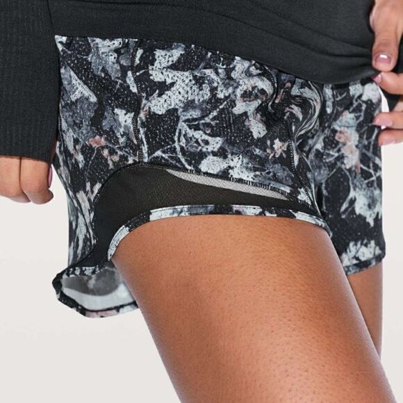 Lululemon Hotty Hot Short II Long 4"
Spring Bloom Multi / Black - Picture 4 of 8